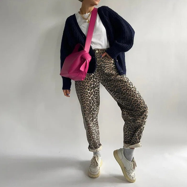 CHRISTA - Retrojeans med leopardtryck