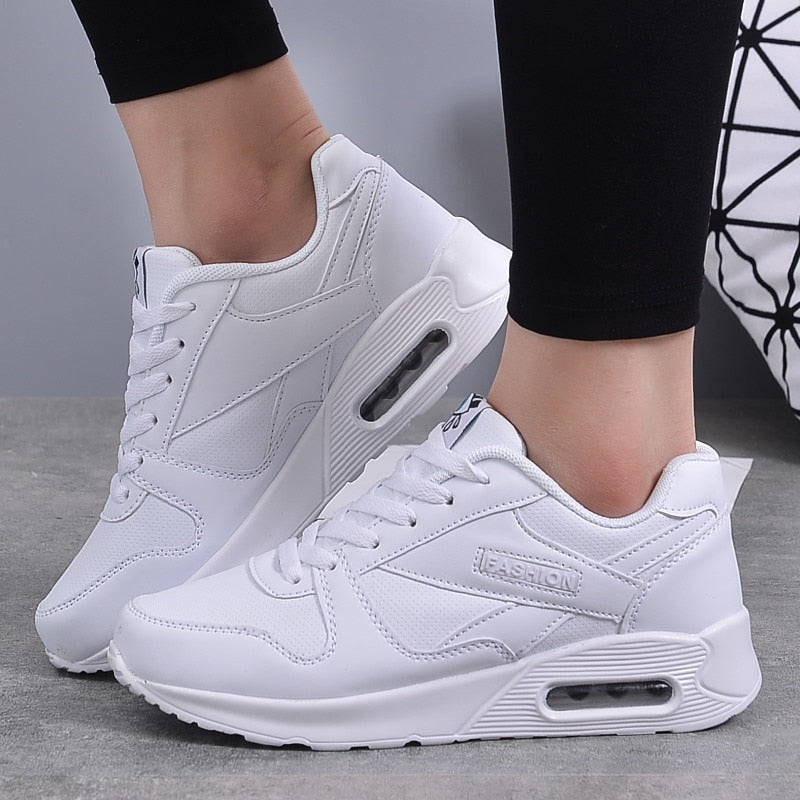 EMILY - Chunky sneakers gjorda av läderimitation