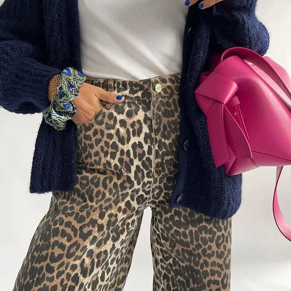 CHRISTA - Retrojeans med leopardtryck