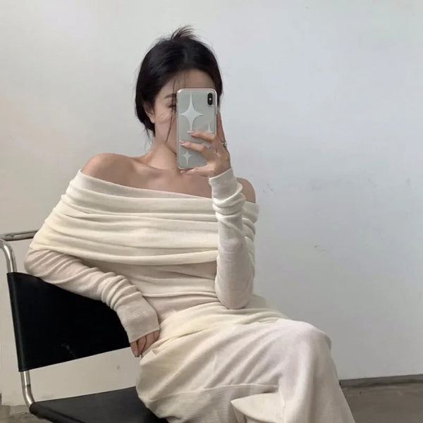 ARIA - Elegant Off-Shoulder Stickad Tröja