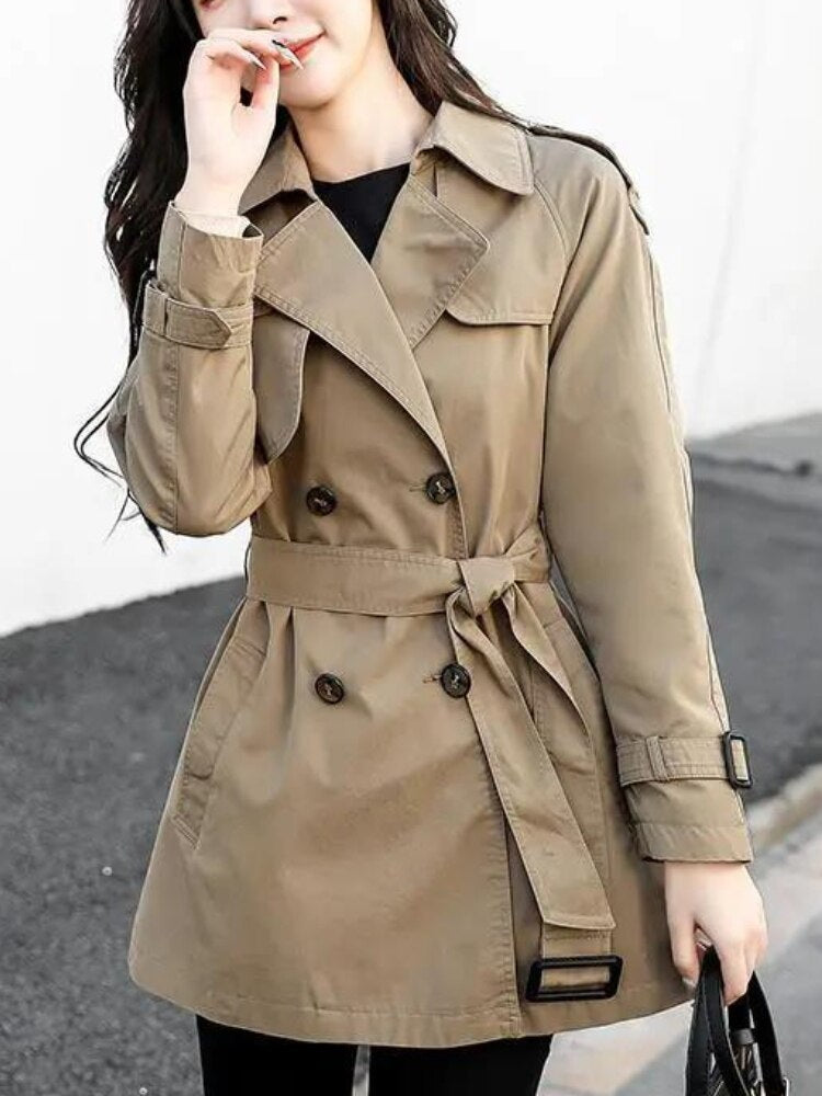 KLARA - Elegant trenchcoat med bälte för smal midja