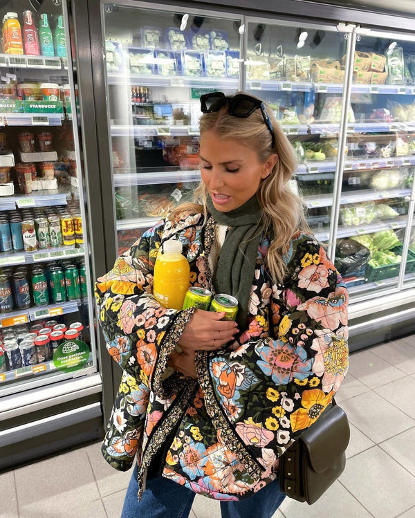 KYRA - Fodrad jacka med blommönster för damer (Modetrend 2023)