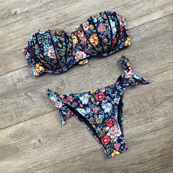 ULRICA - Bikini Set med blommigt tryck och delat design med stöd av undertråd