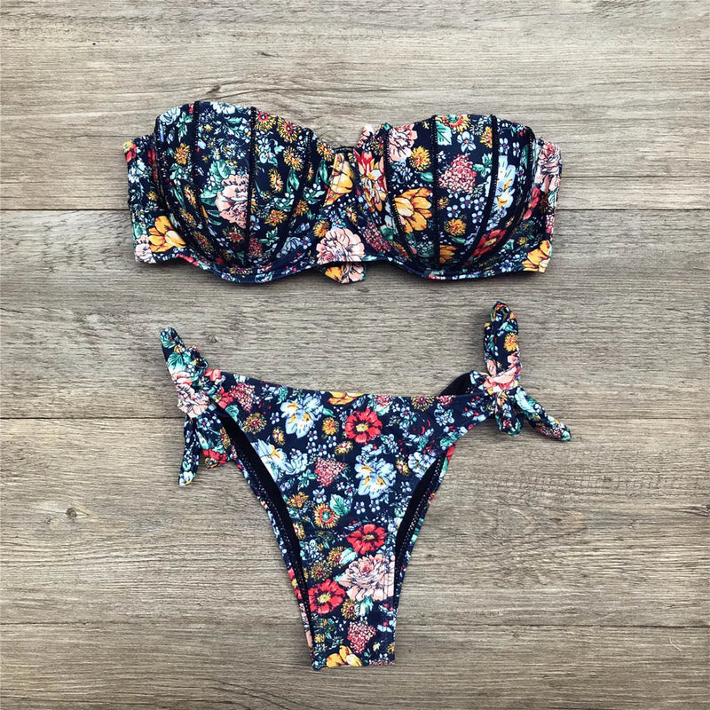 ULRICA - Bikini Set med blommigt tryck och delat design med stöd av undertråd