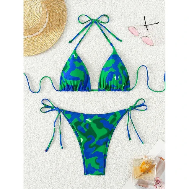 CHARLOT - Färgglatt Tie Dye Micro Bikini Set med Snörning: Brasilian Thong, Haltertop och Låg Midja Passform