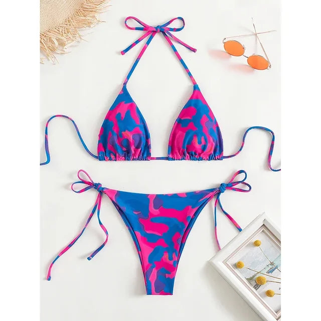 CHARLOT - Färgglatt Tie Dye Micro Bikini Set med Snörning: Brasilian Thong, Haltertop och Låg Midja Passform