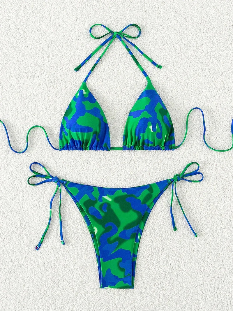 CHARLOT - Färgglatt Tie Dye Micro Bikini Set med Snörning: Brasilian Thong, Haltertop och Låg Midja Passform