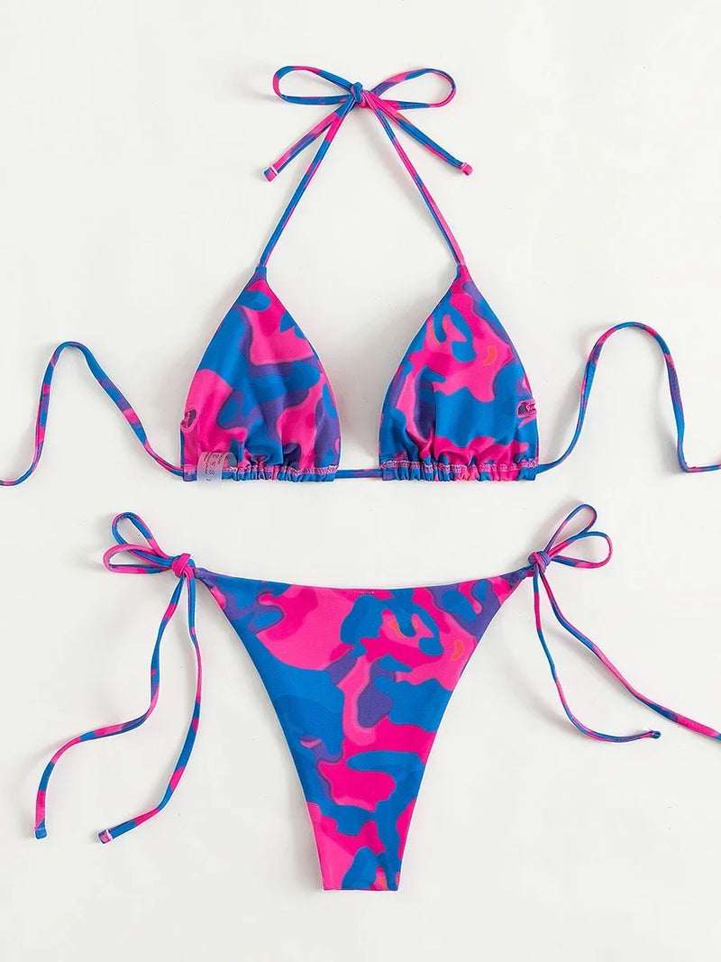 CHARLOT - Färgglatt Tie Dye Micro Bikini Set med Snörning: Brasilian Thong, Haltertop och Låg Midja Passform